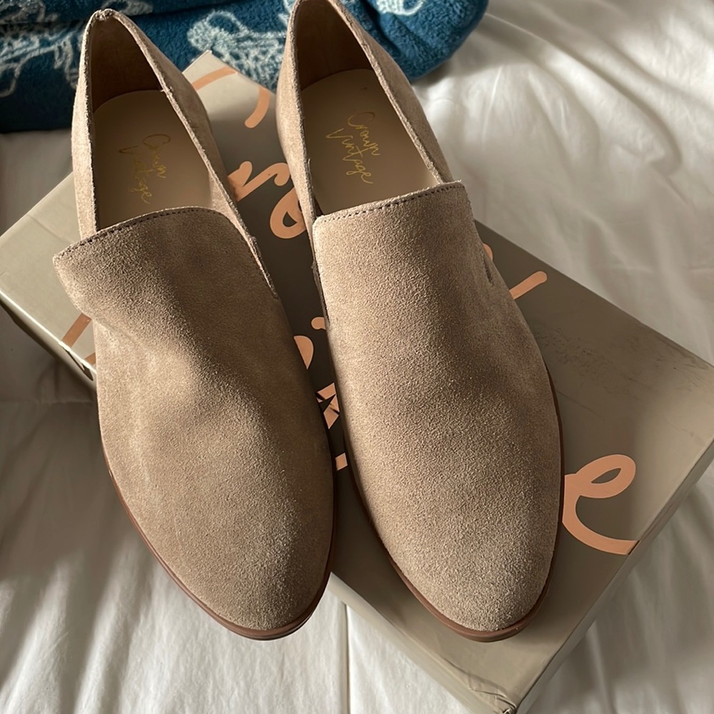 Crown vintage flats